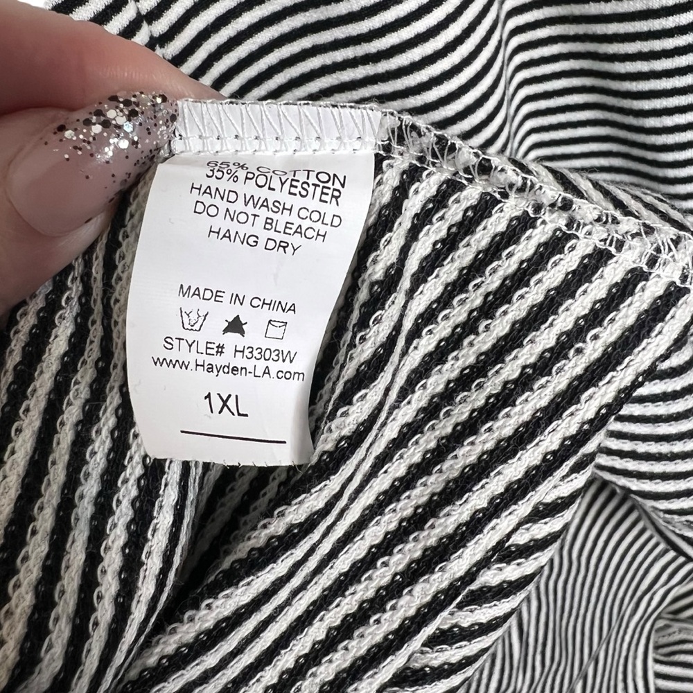 Hayden Los Angeles Women’s Black White Striped Short Sleeve Tunic Size 1XL NWT - Picture 4 of 4